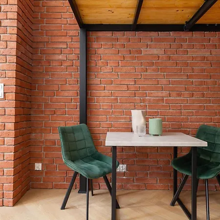 Industrial Black & Browstrone Loft - Old Town *