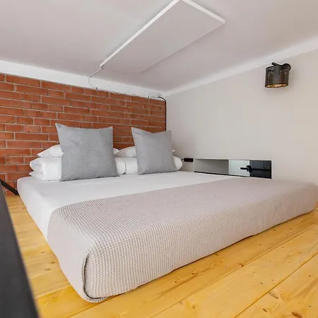 Apartment Industrial Black & Browstrone Loft - Old Town *