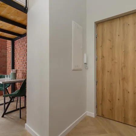 Industrial Black & Browstrone Loft - Old Town Apartment *