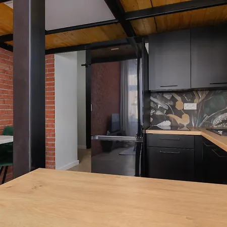 Apartment Industrial Black & Browstrone Loft - Old Town