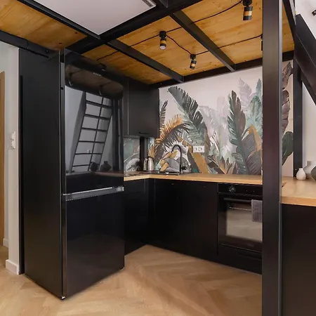 Industrial Black & Browstrone Loft - Old Town