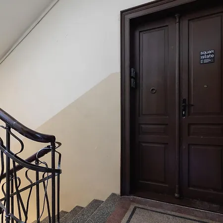 Industrial Black & Browstrone Loft - Old Town Apartment Krakow
