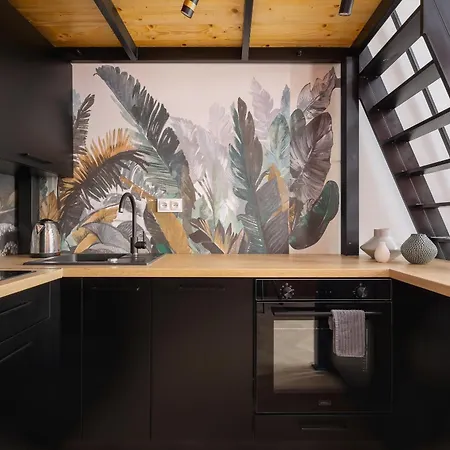 Industrial Black & Browstrone Loft - Old Town Apartment *